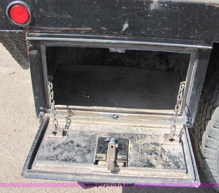 image for item 9041 2003 Chevrolet C3500 Silverado pickup