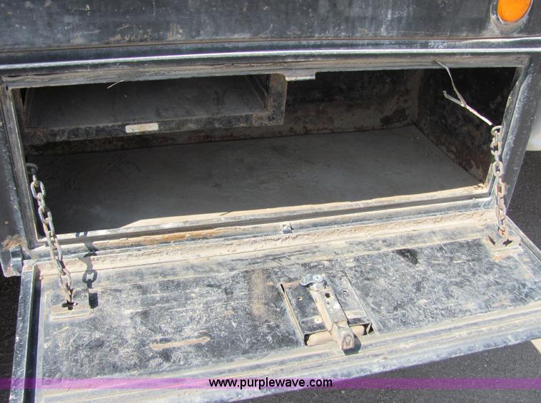 image for item 9041 2003 Chevrolet C3500 Silverado pickup