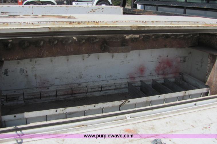 image for item 9041 2003 Chevrolet C3500 Silverado pickup