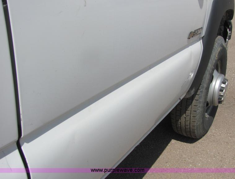 image for item 9041 2003 Chevrolet C3500 Silverado pickup