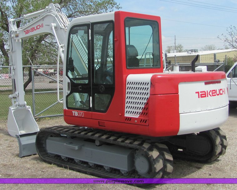 image for item 9042 2000 Takeuchi TB070 excavator