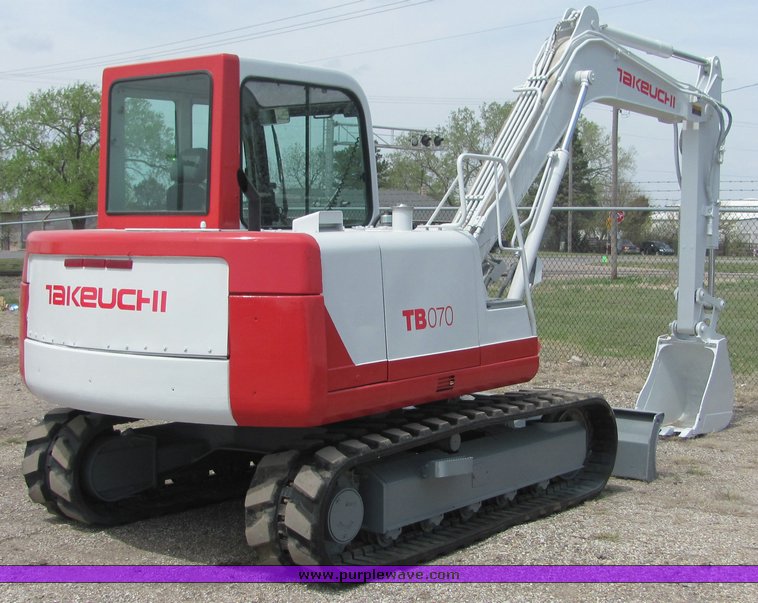 image for item 9042 2000 Takeuchi TB070 excavator