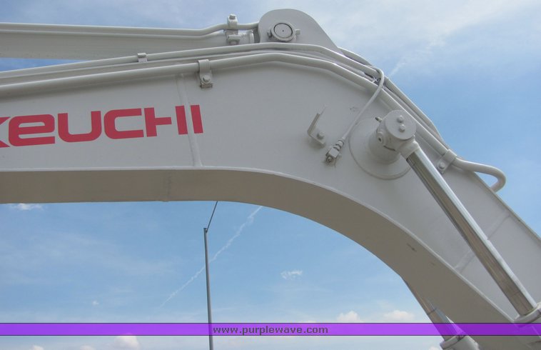 image for item 9042 2000 Takeuchi TB070 excavator