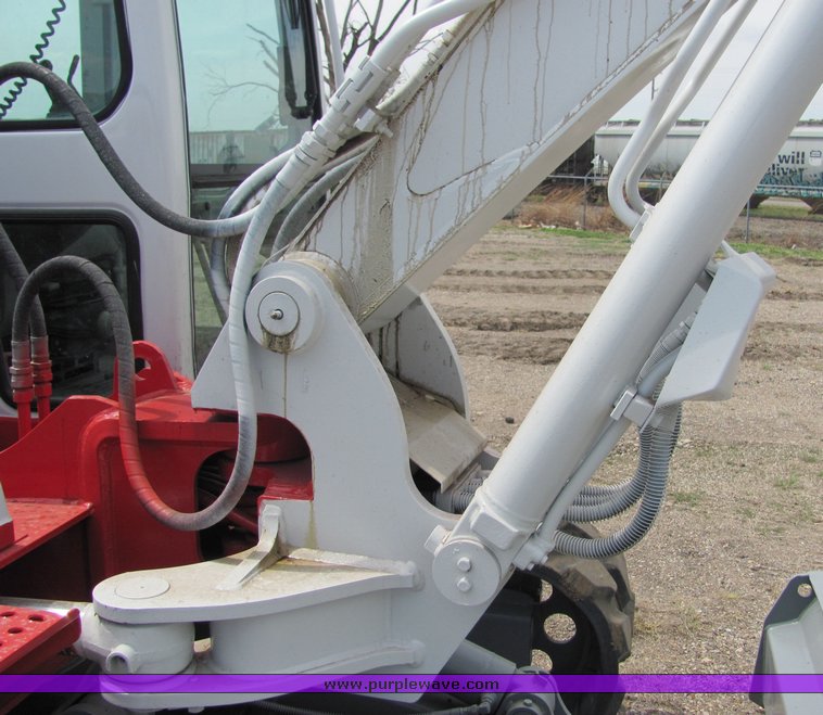 image for item 9042 2000 Takeuchi TB070 excavator