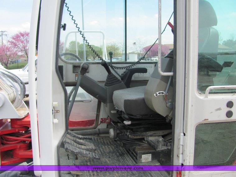 image for item 9042 2000 Takeuchi TB070 excavator