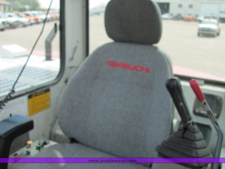 image for item 9042 2000 Takeuchi TB070 excavator