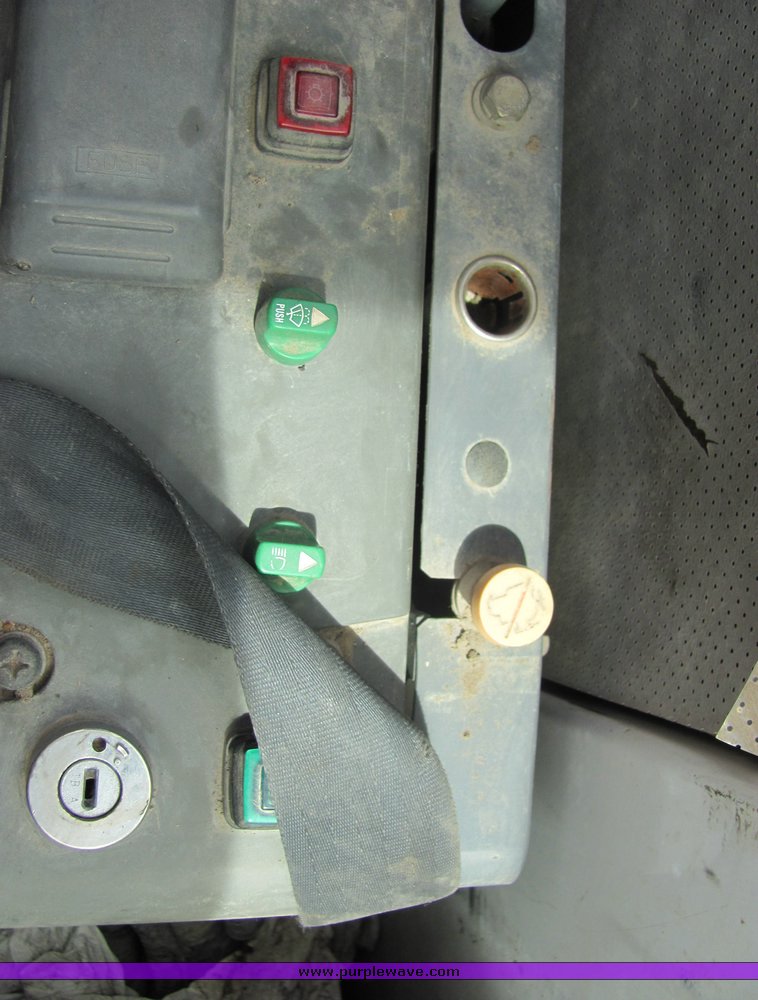 image for item 9042 2000 Takeuchi TB070 excavator