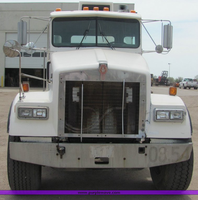 image for item 9043 1994 Kenworth Construct W900 mixer truck