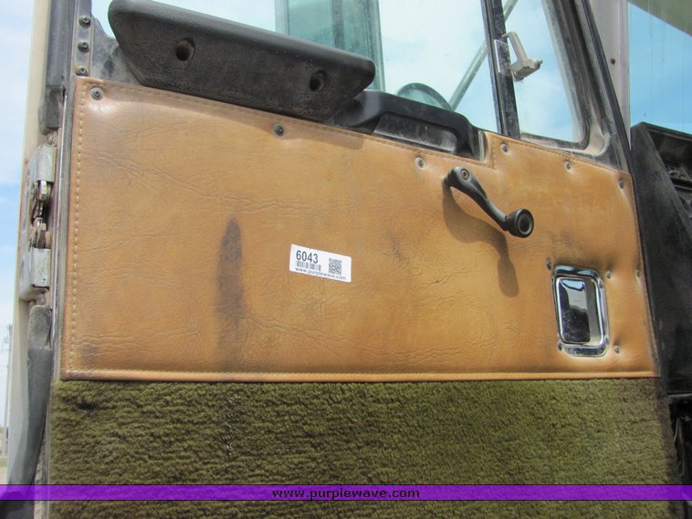 image for item 9043 1994 Kenworth Construct W900 mixer truck