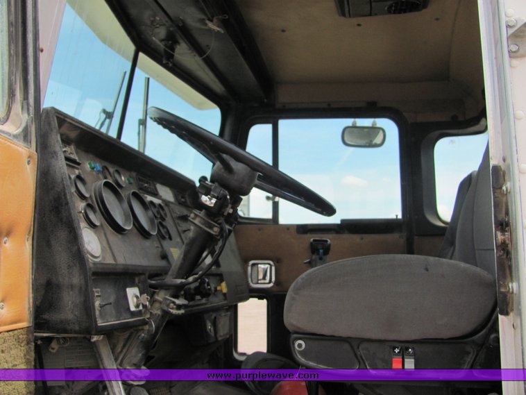 image for item 9043 1994 Kenworth Construct W900 mixer truck