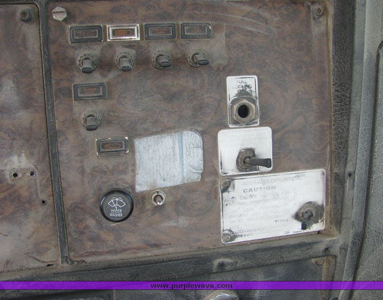 image for item 9043 1994 Kenworth Construct W900 mixer truck