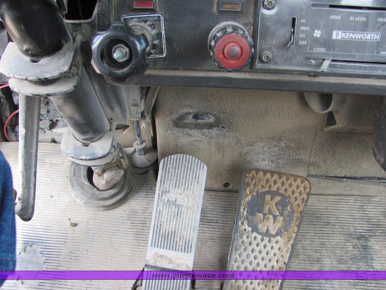 image for item 9043 1994 Kenworth Construct W900 mixer truck