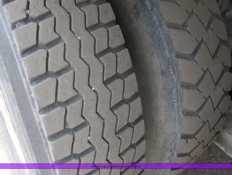 image for item 9043 1994 Kenworth Construct W900 mixer truck