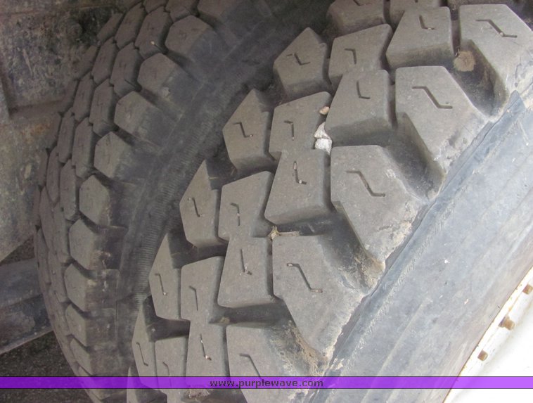 image for item 9043 1994 Kenworth Construct W900 mixer truck