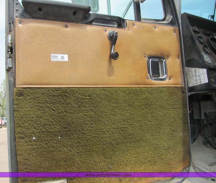 image for item 9044 1994 Kenworth Construct W900 mixer truck