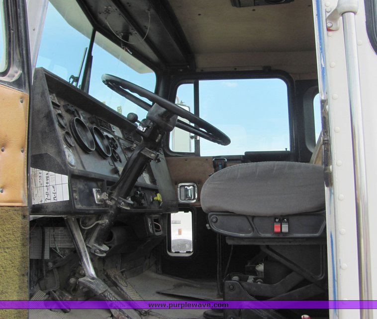 image for item 9044 1994 Kenworth Construct W900 mixer truck