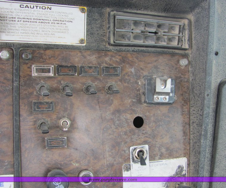 image for item 9044 1994 Kenworth Construct W900 mixer truck