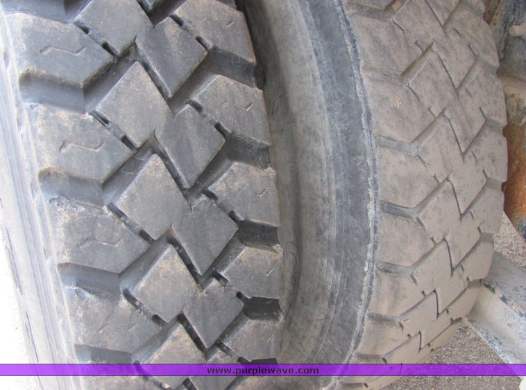 image for item 9044 1994 Kenworth Construct W900 mixer truck