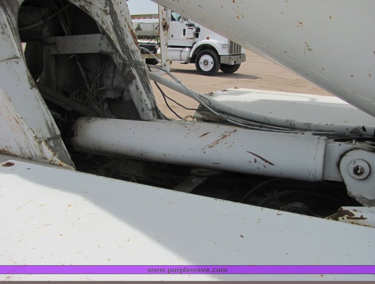 image for item 9044 1994 Kenworth Construct W900 mixer truck