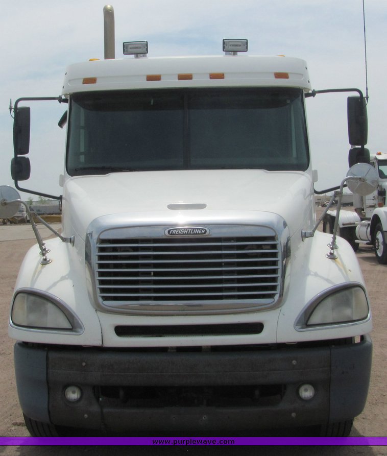 image for item 9045 2003 Freightliner Conventional Columbia CL120 semi truck