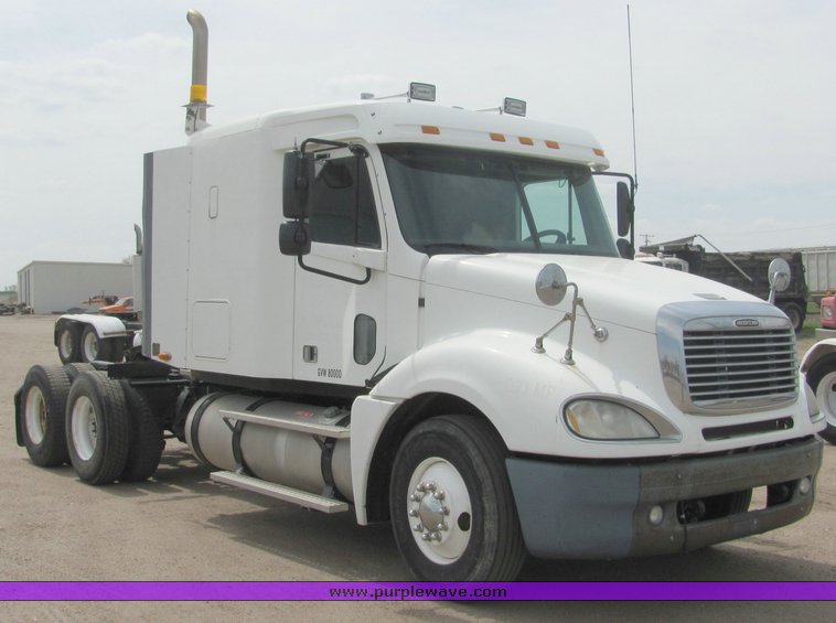 image for item 9045 2003 Freightliner Conventional Columbia CL120 semi truck