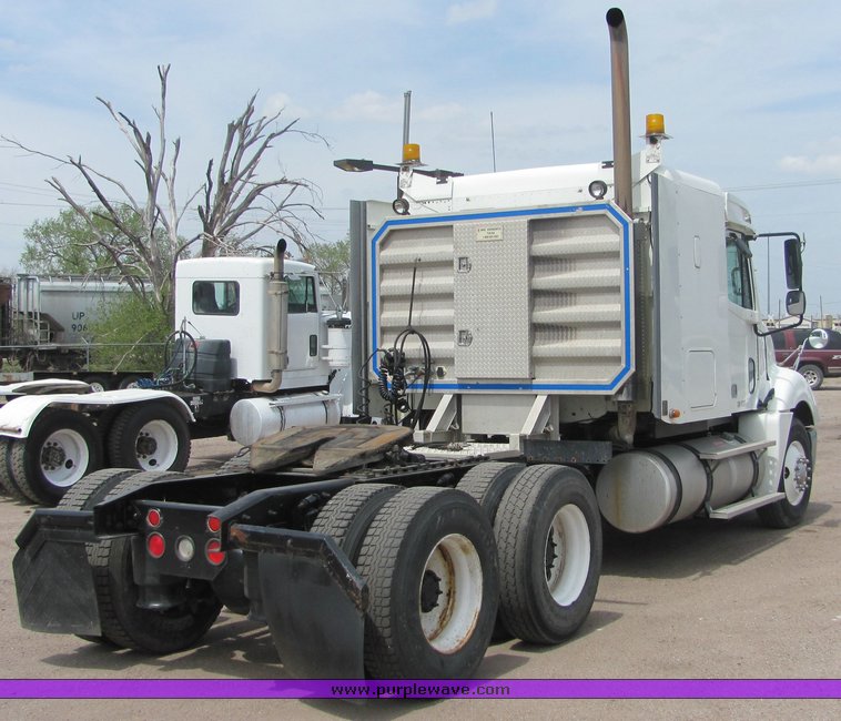 image for item 9045 2003 Freightliner Conventional Columbia CL120 semi truck