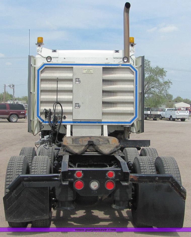 image for item 9045 2003 Freightliner Conventional Columbia CL120 semi truck