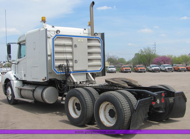 image for item 9045 2003 Freightliner Conventional Columbia CL120 semi truck