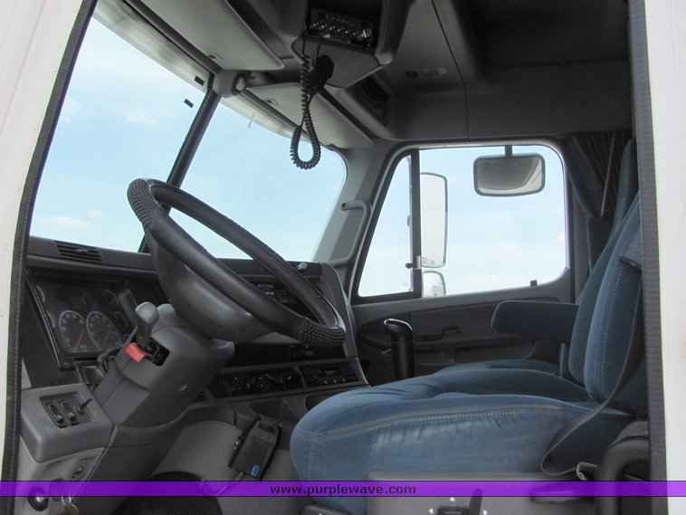 image for item 9045 2003 Freightliner Conventional Columbia CL120 semi truck