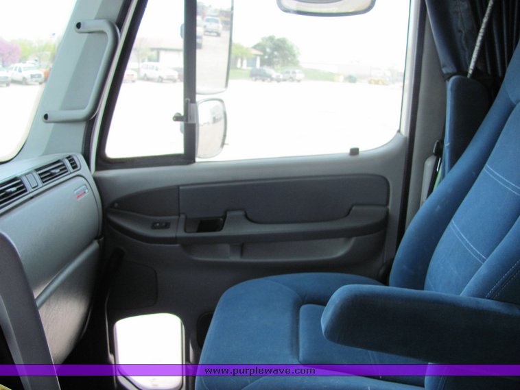 image for item 9045 2003 Freightliner Conventional Columbia CL120 semi truck