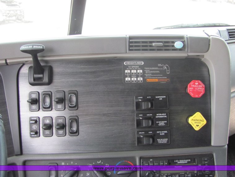 image for item 9045 2003 Freightliner Conventional Columbia CL120 semi truck