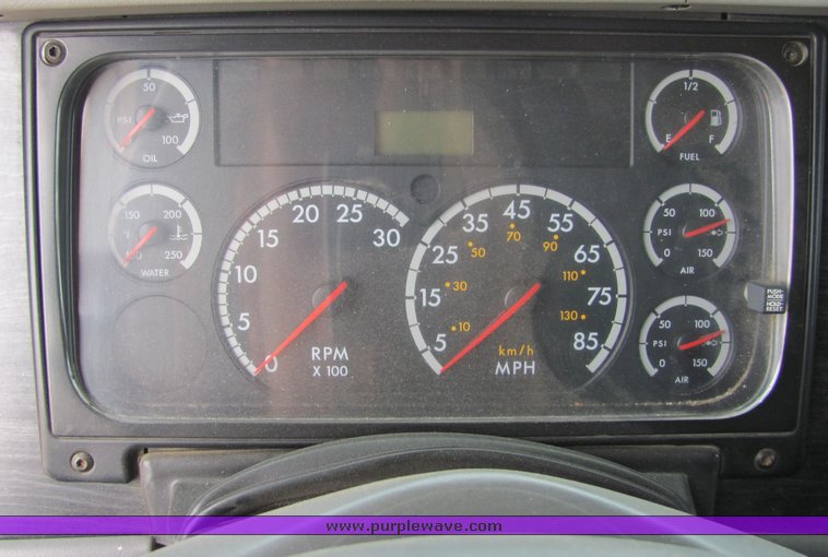 image for item 9045 2003 Freightliner Conventional Columbia CL120 semi truck