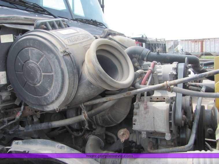 image for item 9045 2003 Freightliner Conventional Columbia CL120 semi truck