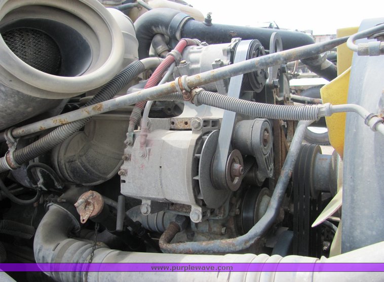 image for item 9045 2003 Freightliner Conventional Columbia CL120 semi truck