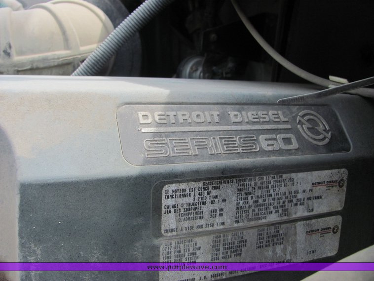 image for item 9045 2003 Freightliner Conventional Columbia CL120 semi truck