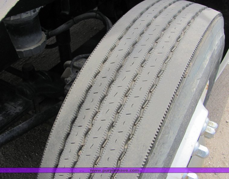 image for item 9045 2003 Freightliner Conventional Columbia CL120 semi truck