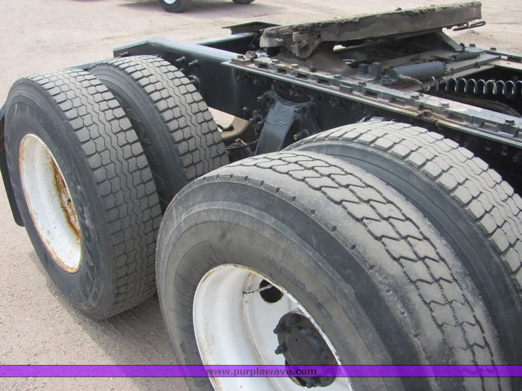 image for item 9045 2003 Freightliner Conventional Columbia CL120 semi truck