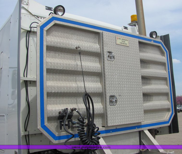 image for item 9045 2003 Freightliner Conventional Columbia CL120 semi truck