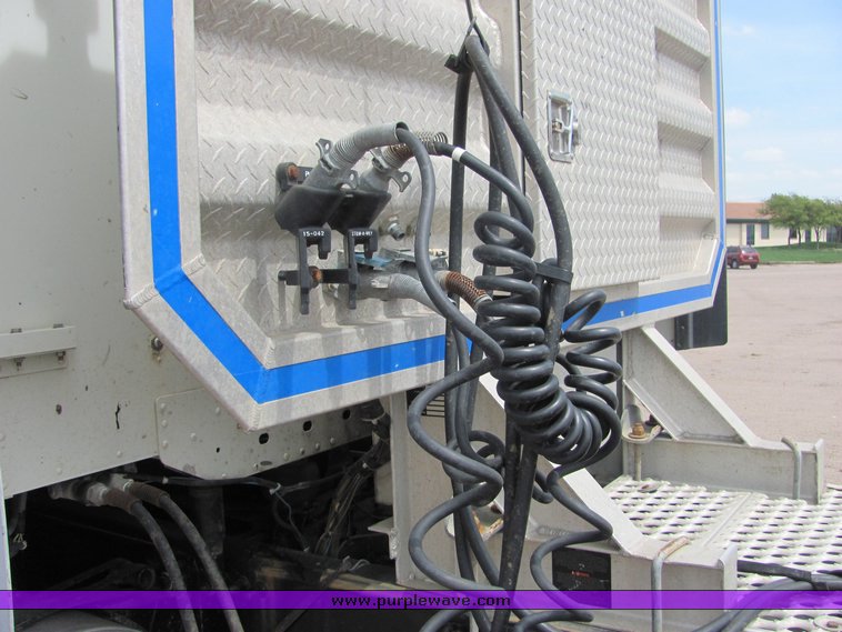 image for item 9045 2003 Freightliner Conventional Columbia CL120 semi truck