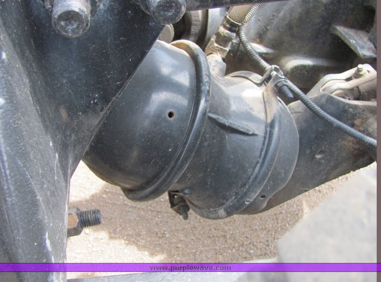 image for item 9045 2003 Freightliner Conventional Columbia CL120 semi truck