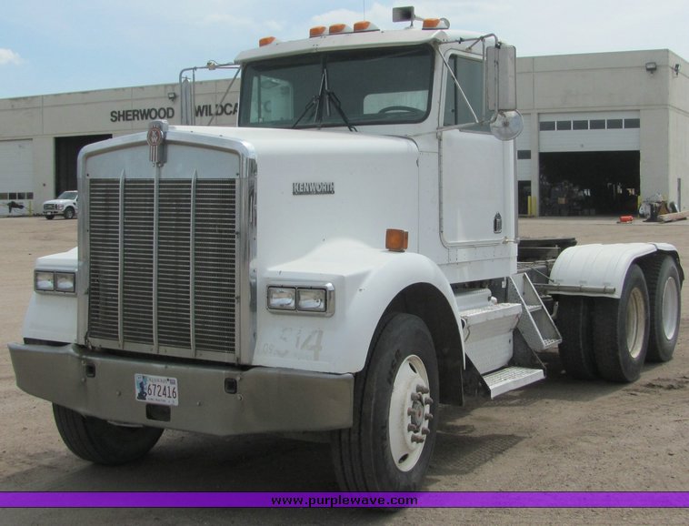 image for item 9046 1996 Kenworth Construct W900B semi truck