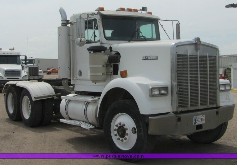 image for item 9046 1996 Kenworth Construct W900B semi truck