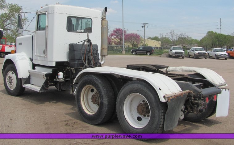 image for item 9046 1996 Kenworth Construct W900B semi truck