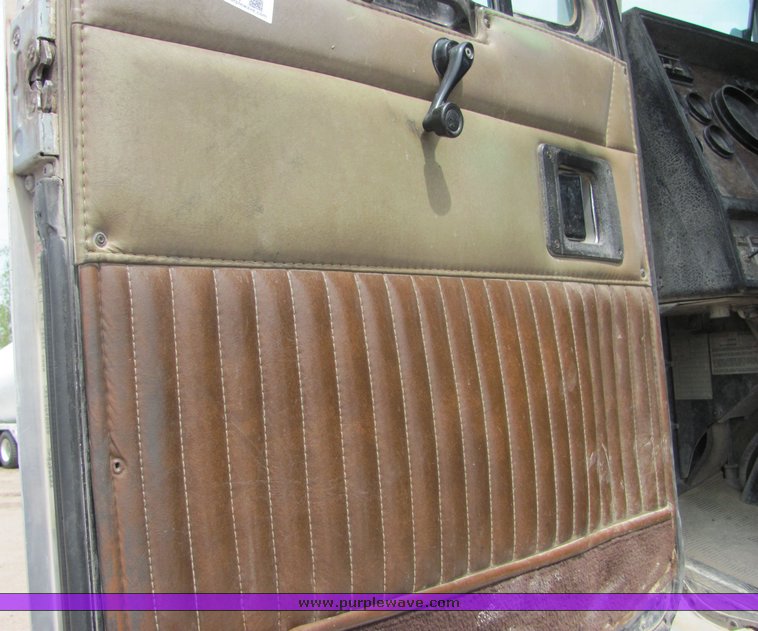 image for item 9046 1996 Kenworth Construct W900B semi truck