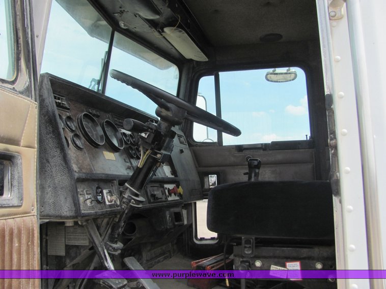 image for item 9046 1996 Kenworth Construct W900B semi truck