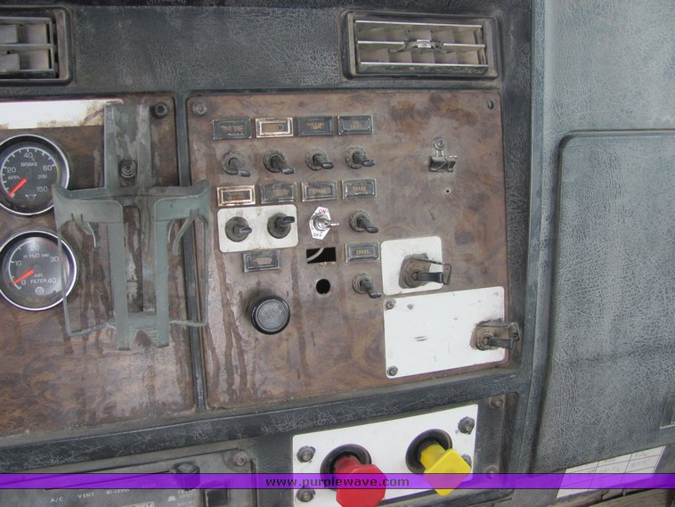 image for item 9046 1996 Kenworth Construct W900B semi truck