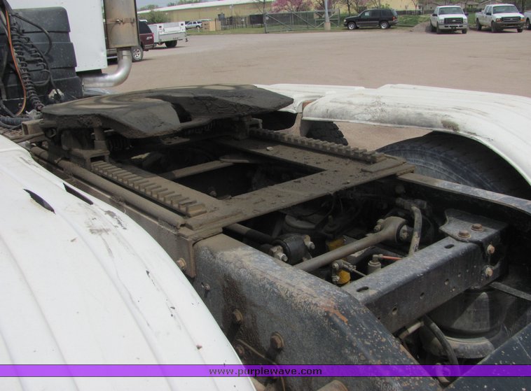 image for item 9046 1996 Kenworth Construct W900B semi truck