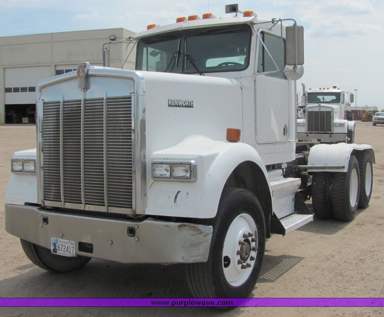 image for item 9047 1996 Kenworth Construct W900B semi truck