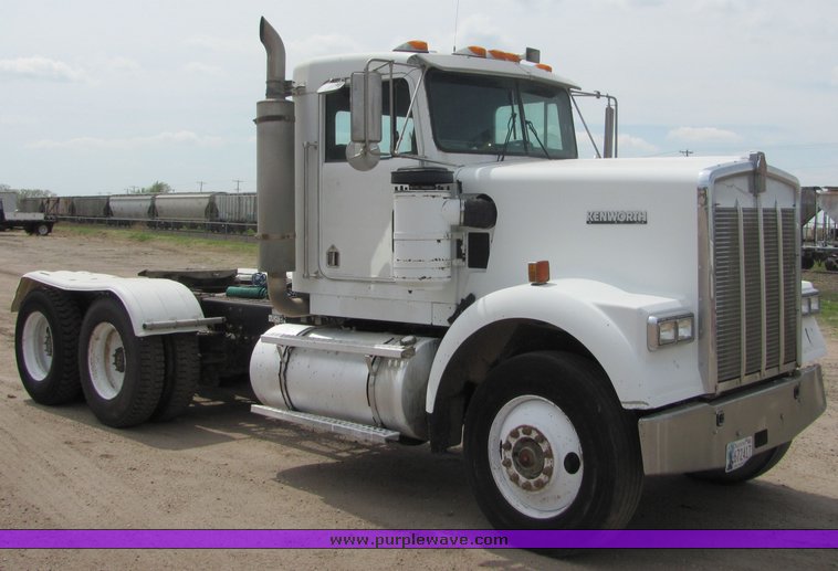 image for item 9047 1996 Kenworth Construct W900B semi truck