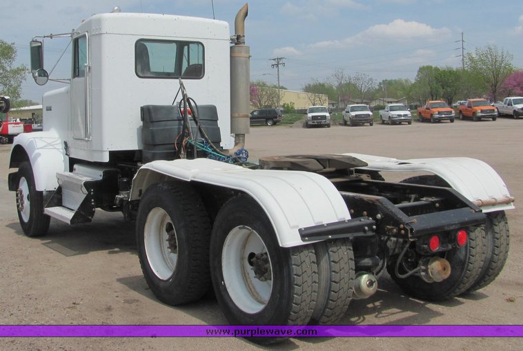 image for item 9047 1996 Kenworth Construct W900B semi truck